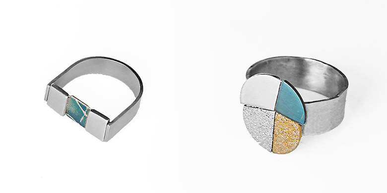 2 Ringe: Tanbo No.1 besteht aus zum Ring gebogenem Edelstahlblech mit einem strukturierten und gefärbten Fragment; Frukt besteht aus unterschiedlich strukturierten und gefärbten Fragmenten, die auf eine Edelstahlblechschiene geschweißt wurde